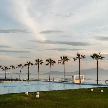 מלון Grand Le Chateau 5*
