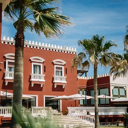 Grand Le Chateau Hotel 5*