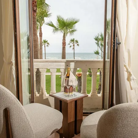 Grand Le Chateau מלון 5*