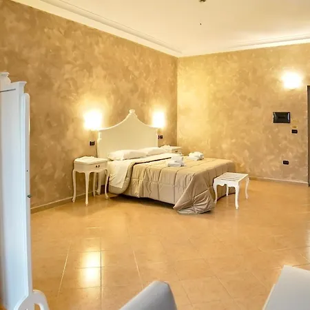 Grand Le Chateau מלון